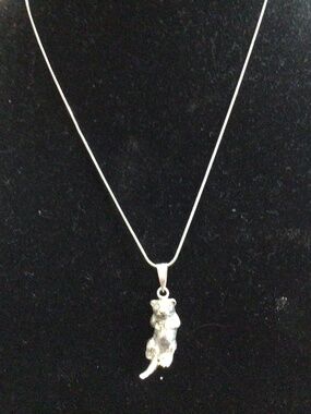 Vintage Mexico, 925 silver necklace with a floating pose of a sea otter.